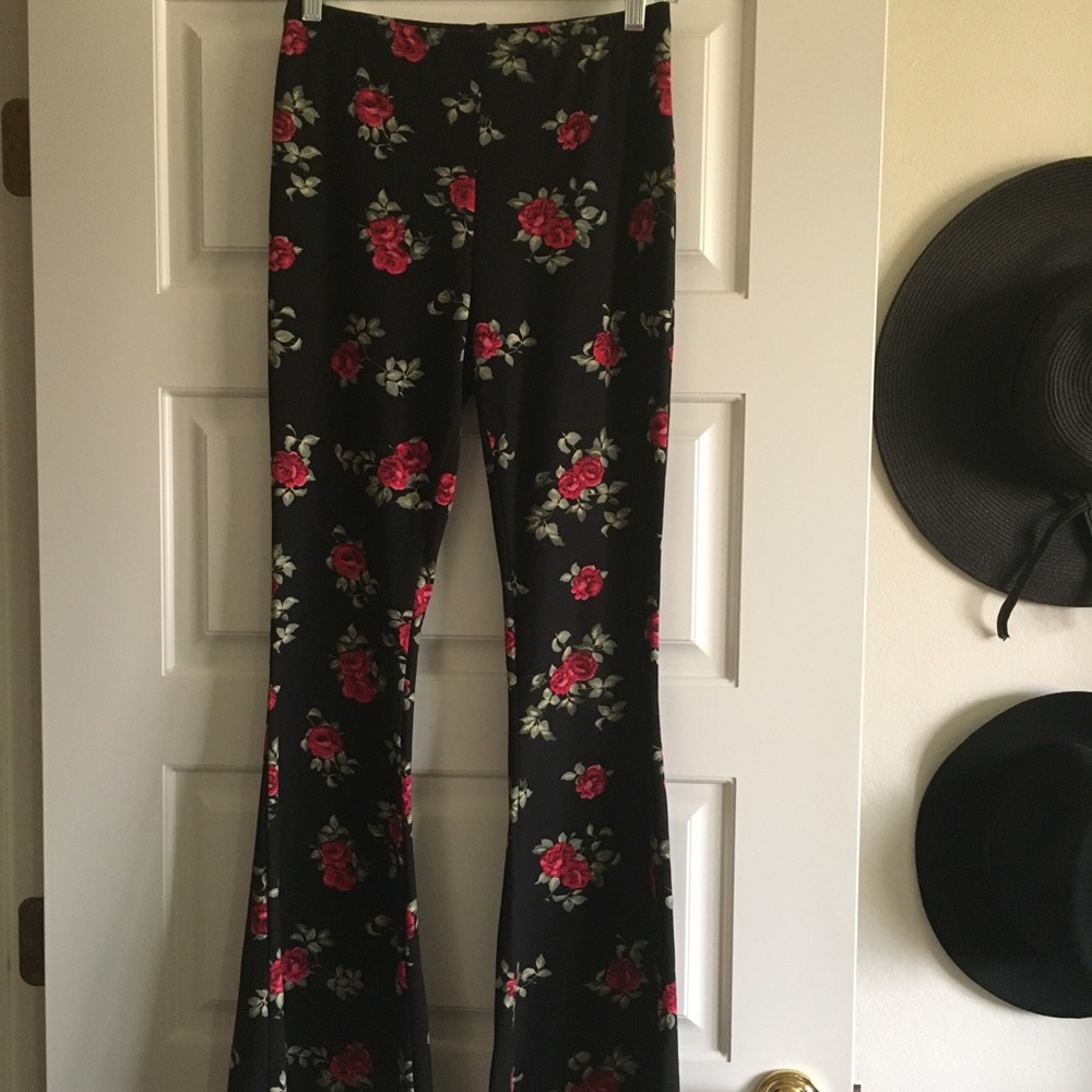 Rose Print Bell-Bottom Leggings